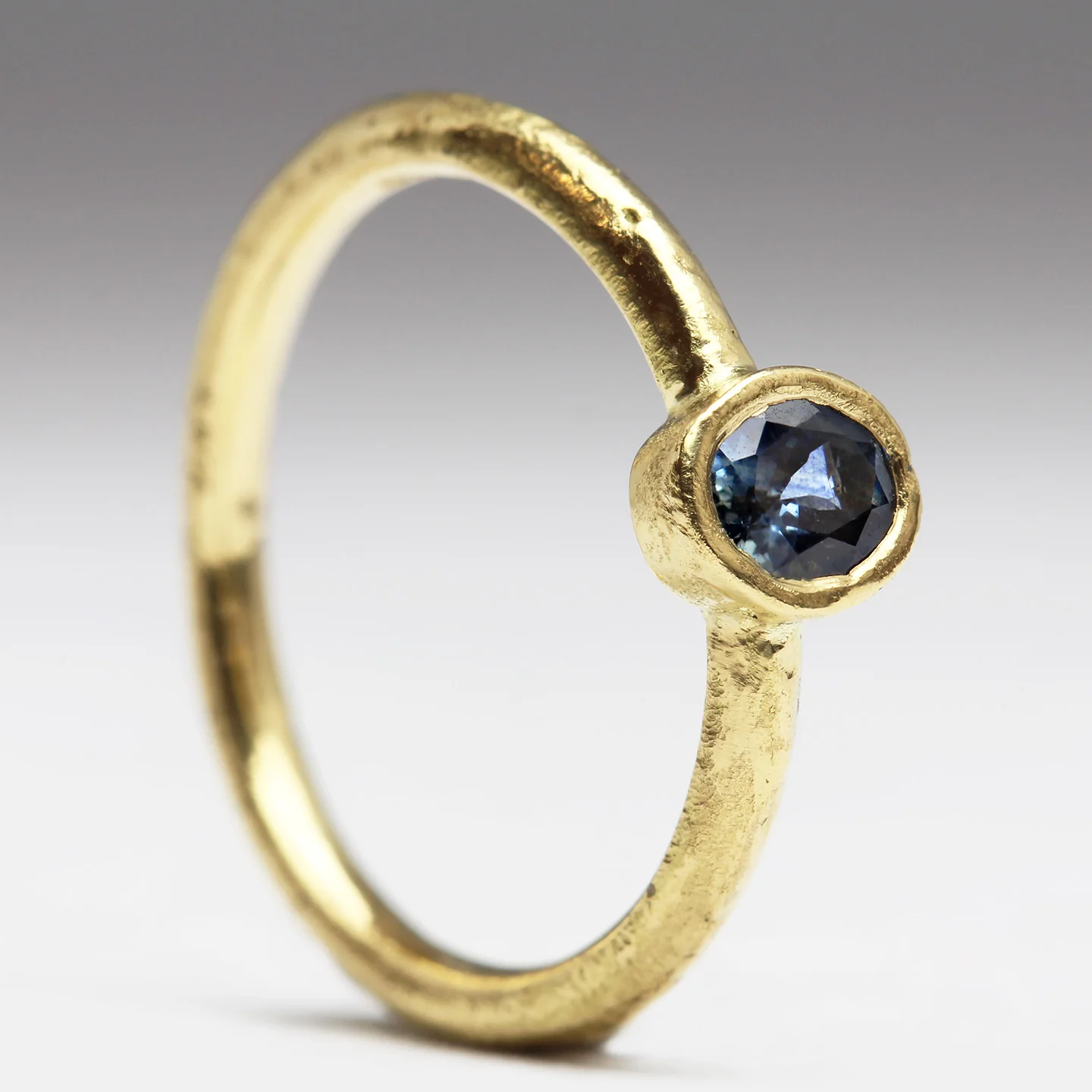 Oval Montana Sapphire Sandcast Ring - Image 4