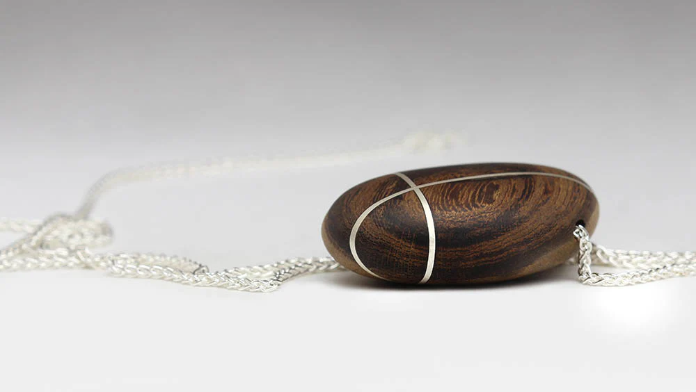 Silver Criss-cross Pebble Pendant - Image 4